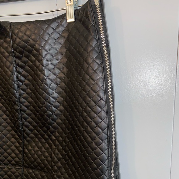 Black leather skirt - Picture 2 of 2